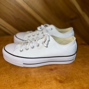 *NEW* Women's Chuck Taylor All Star Converse Sz 9